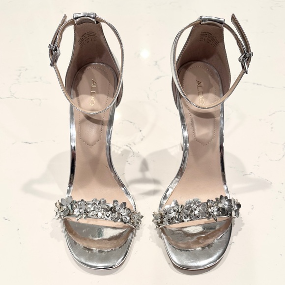 Aldo Women’s Silver Chrome Flower Heel Sandals NWOT - Picture 2 of 11
